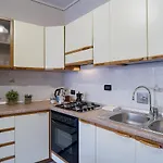 Guesthost - Salita San Bernardo Flat Apartment
