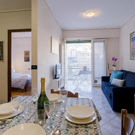 Salita San Bernardo Flat アパート